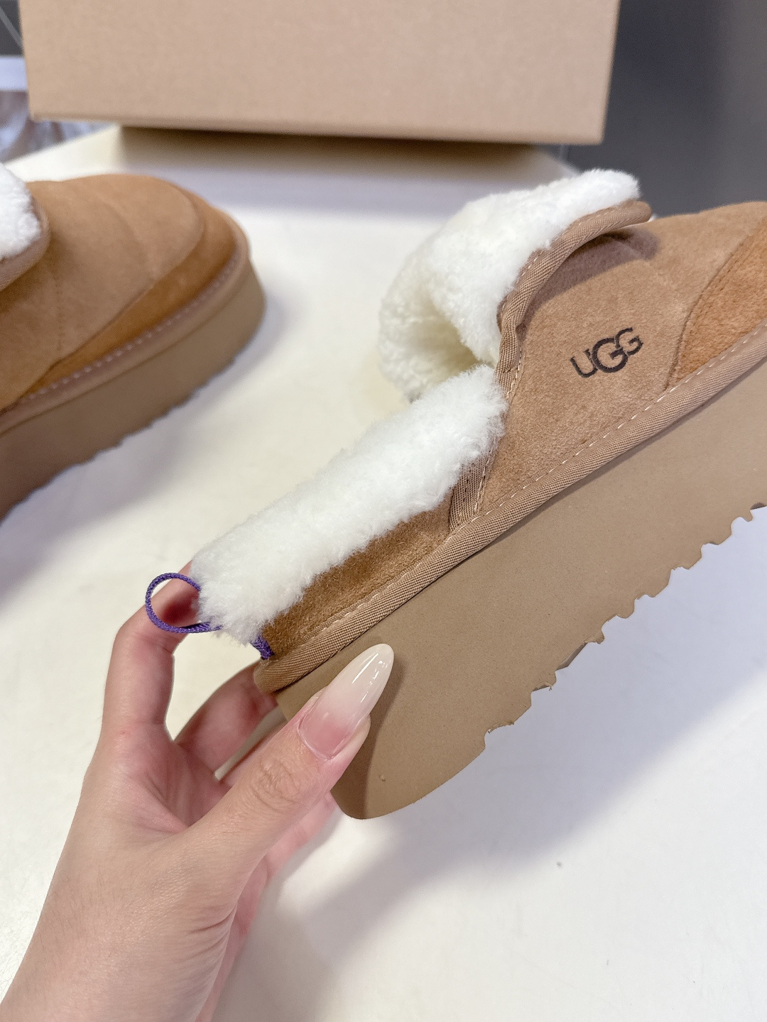 UGG雪地靴秋冬最款新厚底毛毛鞋 超多明星网红种草 秋冬必备毛毛鞋 真羊毛上脚超暖和 一款不会撞衫的鞋子