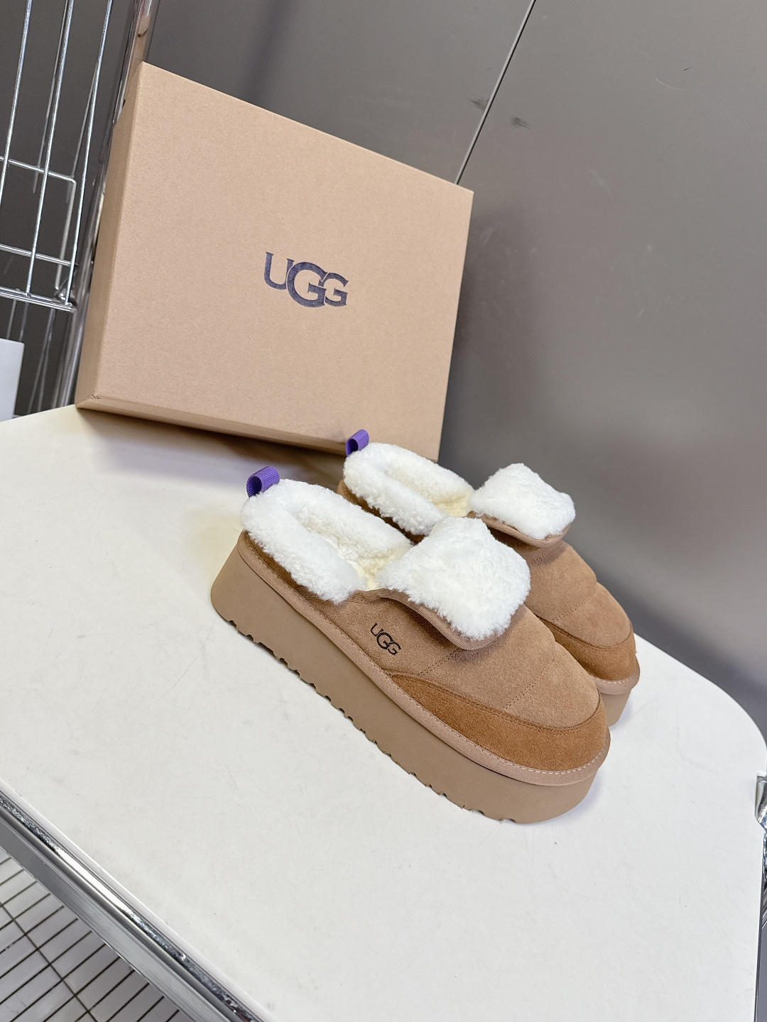 UGG雪地靴秋冬最款新厚底毛毛鞋 超多明星网红种草 秋冬必备毛毛鞋 真羊毛上脚超暖和 一款不会撞衫的鞋子