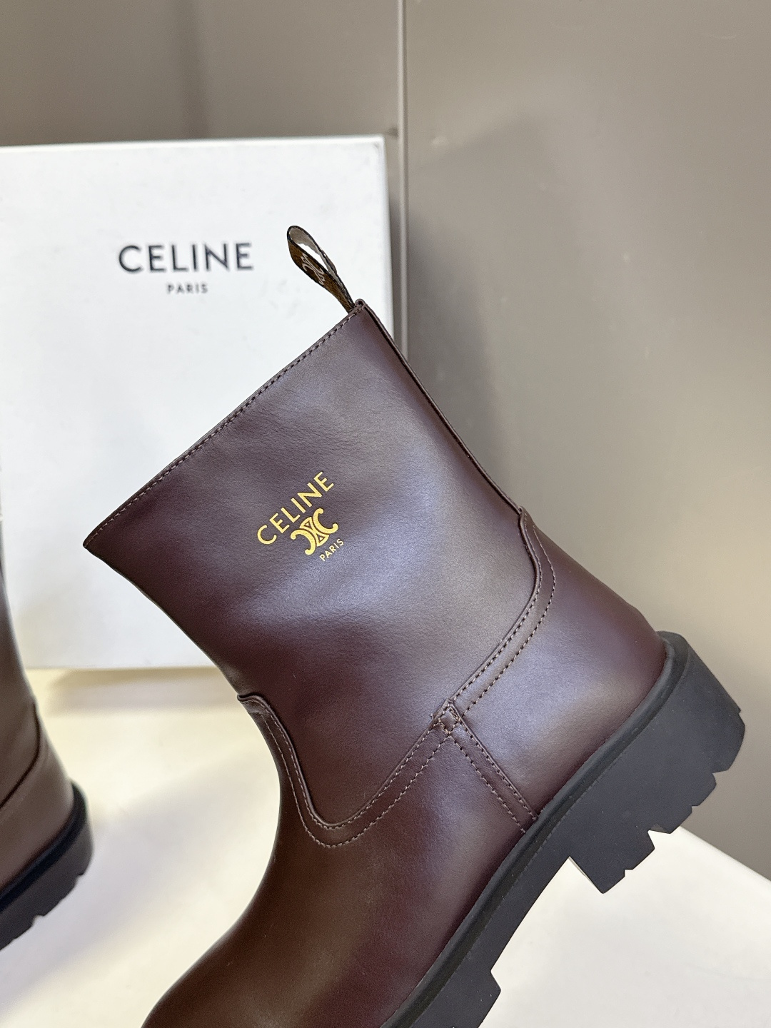 CELINE思琳秋冬专柜最新款一脚蹬短靴 超多明星网红种草 时尚博主同款 早秋力推单品！复古欧美风格 炸