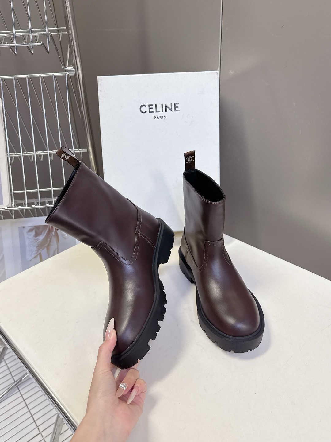 CELINE思琳秋冬专柜最新款一脚蹬短靴 超多明星网红种草 时尚博主同款 早秋力推单品！复古欧美风格 炸