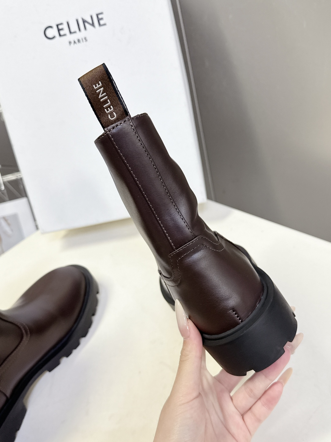 CELINE思琳秋冬专柜最新款一脚蹬短靴 超多明星网红种草 时尚博主同款 早秋力推单品！复古欧美风格 炸