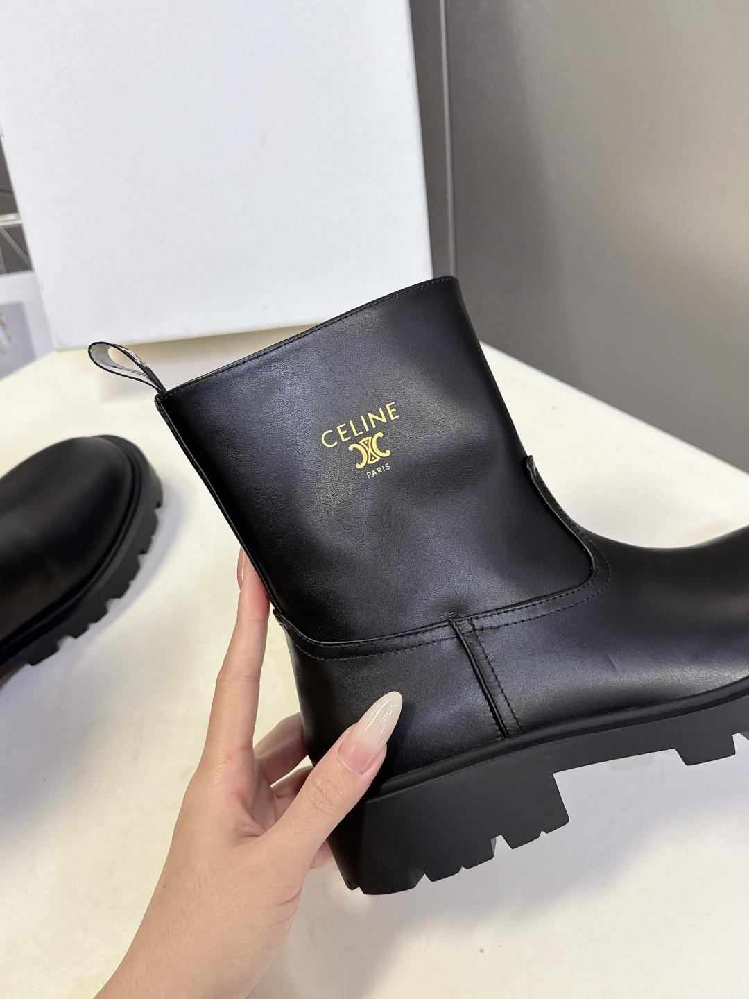 CELINE思琳秋冬专柜最新款一脚蹬短靴 超多明星网红种草 时尚博主同款 早秋力推单品！复古欧美风格 炸