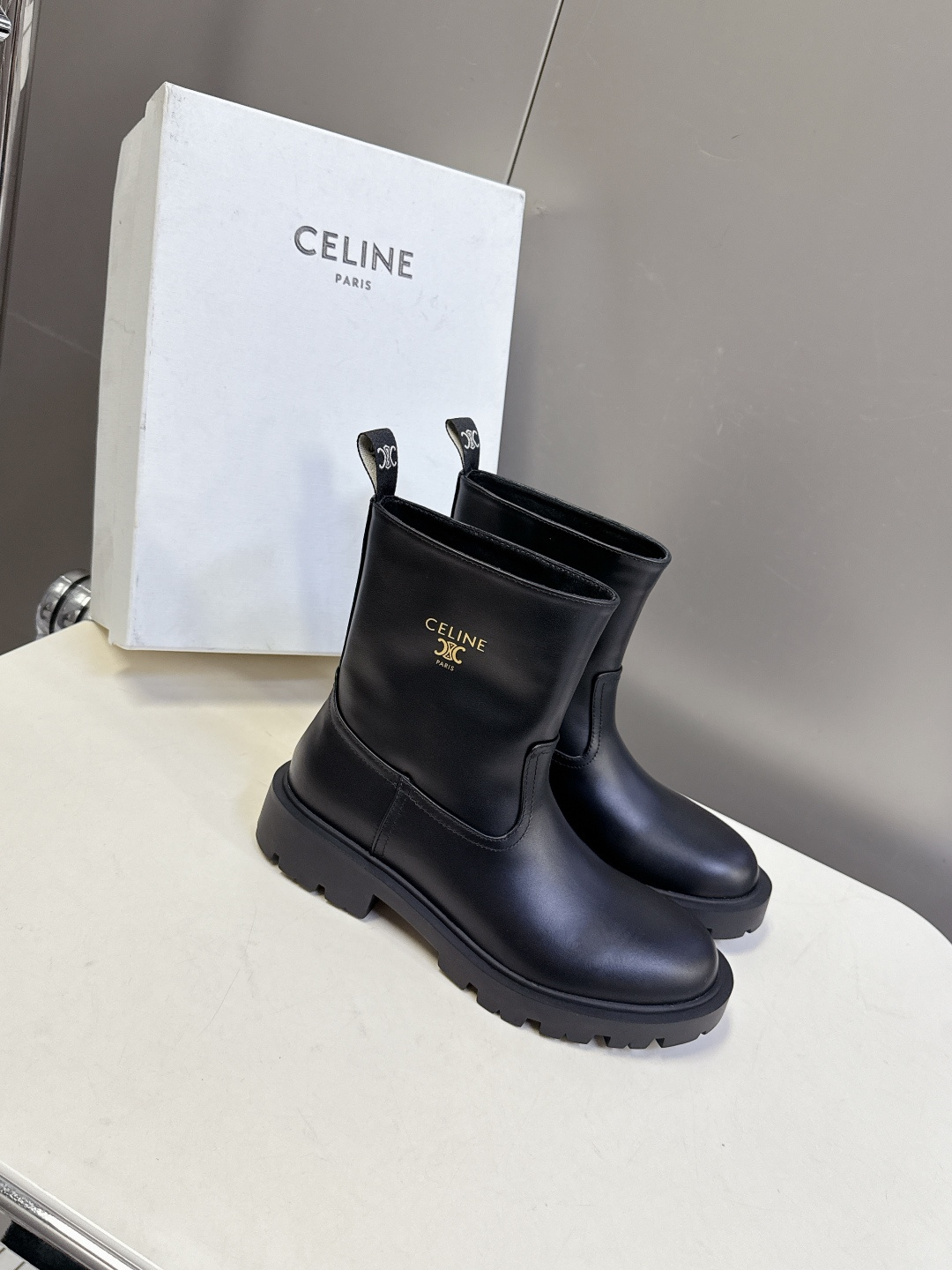 CELINE思琳秋冬专柜最新款一脚蹬短靴 超多明星网红种草 时尚博主同款 早秋力推单品！复古欧美风格 炸