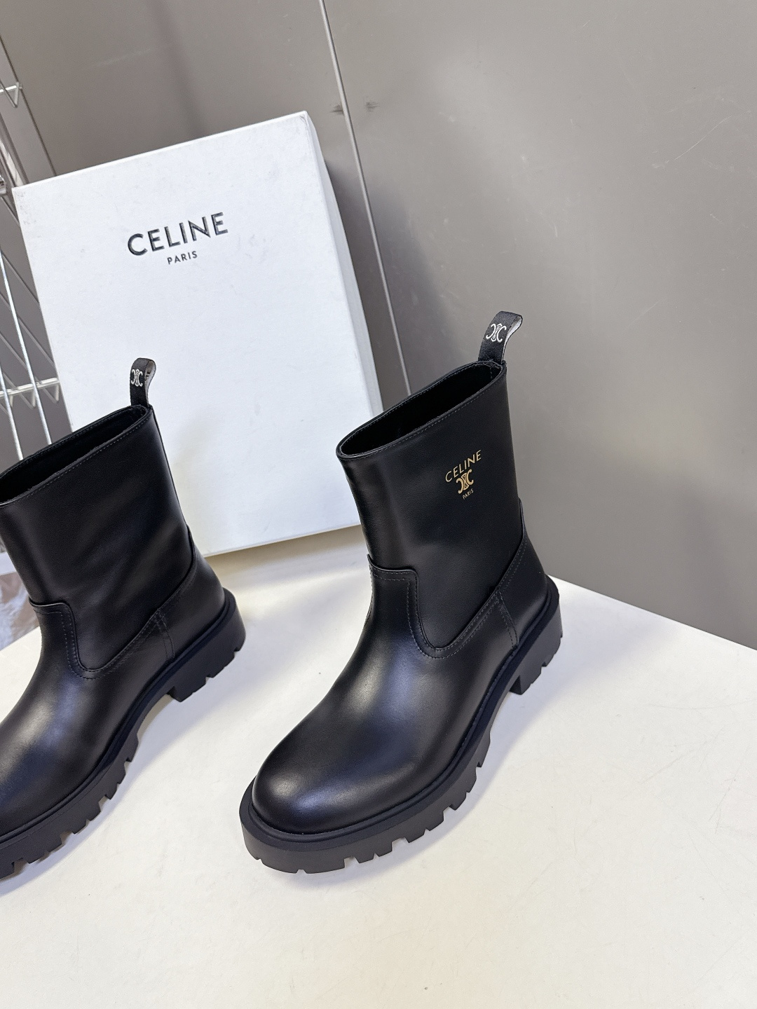 CELINE思琳秋冬专柜最新款一脚蹬短靴 超多明星网红种草 时尚博主同款 早秋力推单品！复古欧美风格 炸