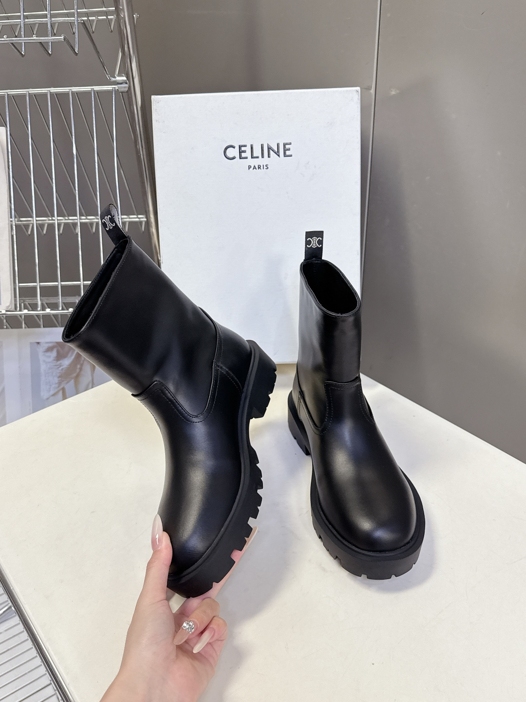 CELINE思琳秋冬专柜最新款一脚蹬短靴 超多明星网红种草 时尚博主同款 早秋力推单品！复古欧美风格 炸