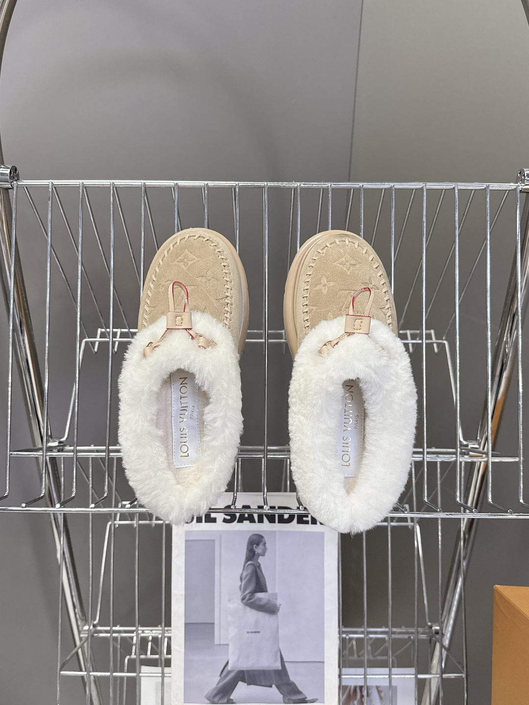 路易威登Louis Vuitton秋冬最新走秀款毛毛拖 雪地靴 超多明星时尚博主种草 lv秀场出镜率最高