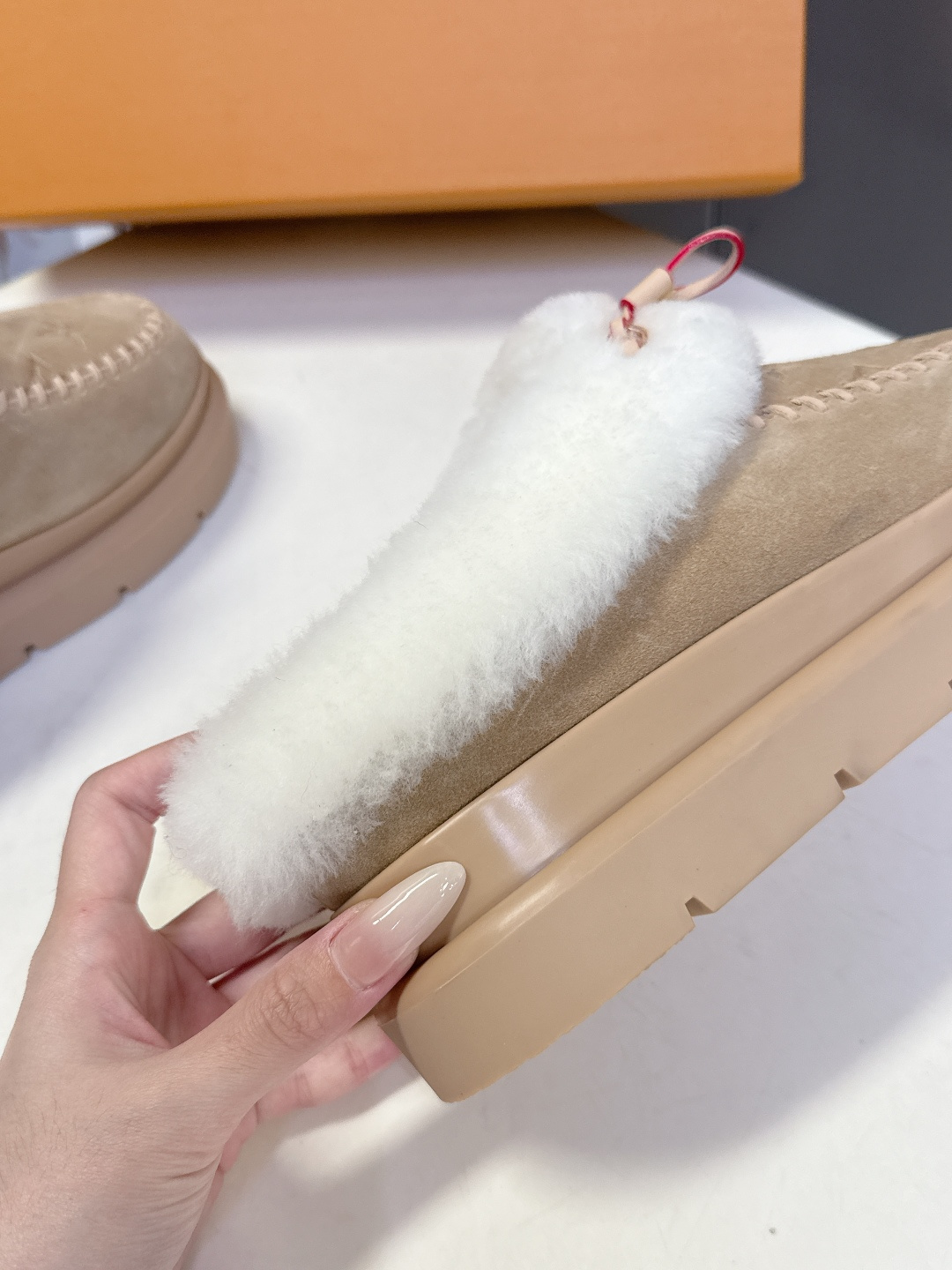 路易威登Louis Vuitton秋冬最新走秀款毛毛拖 雪地靴 超多明星时尚博主种草 lv秀场出镜率最高