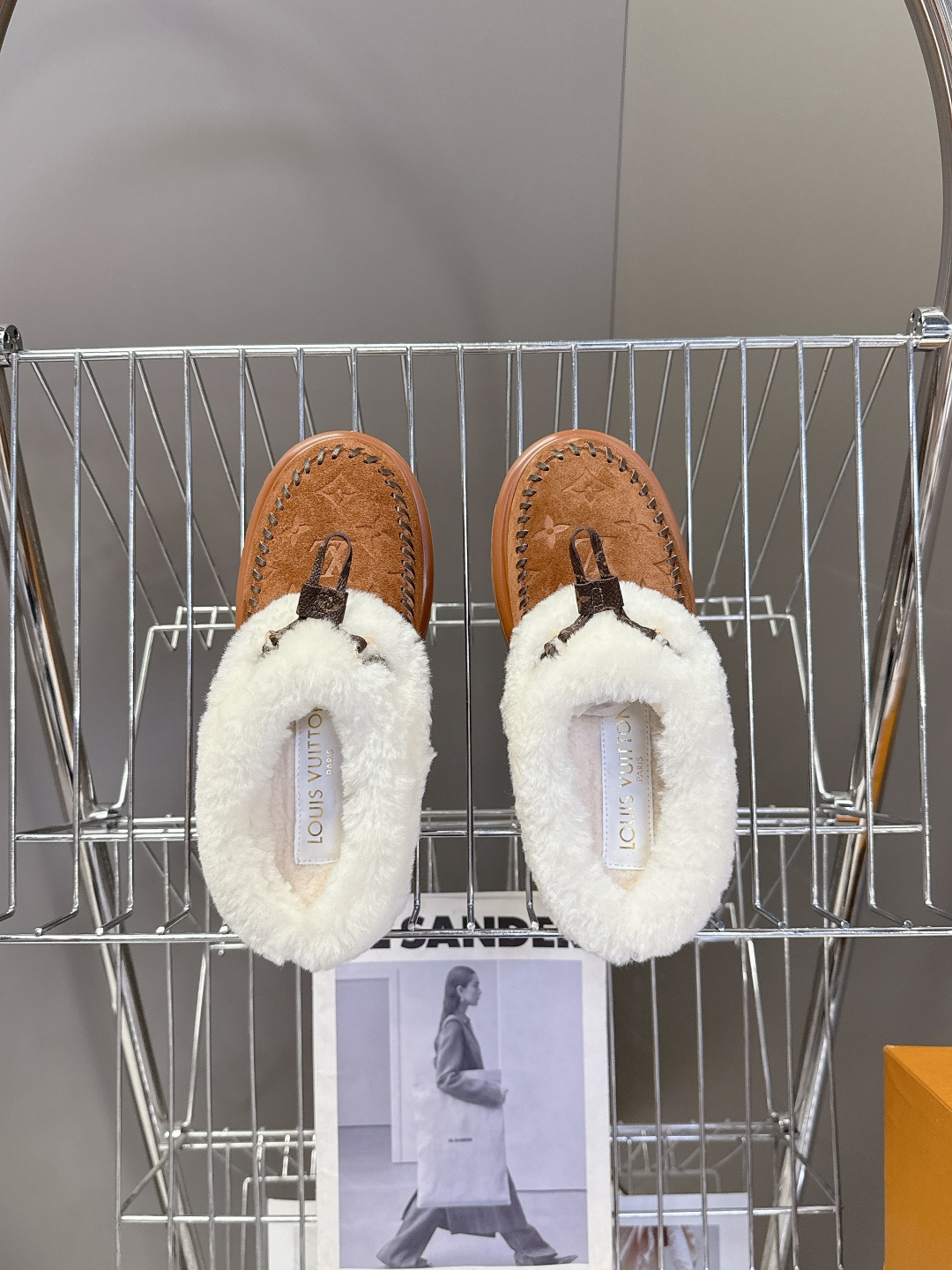路易威登Louis Vuitton秋冬最新走秀款毛毛拖 雪地靴 超多明星时尚博主种草 lv秀场出镜率最高