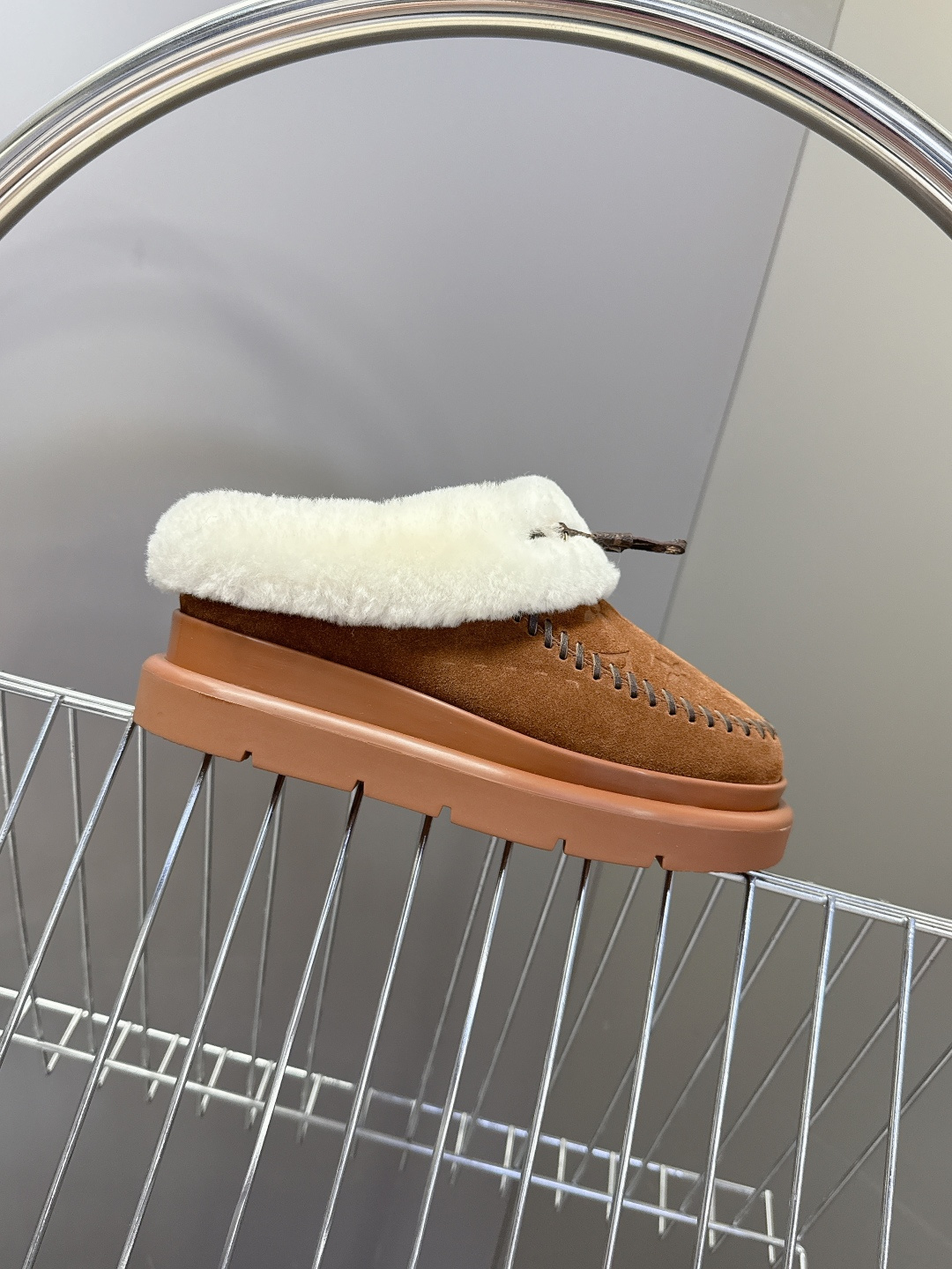 路易威登Louis Vuitton秋冬最新走秀款毛毛拖 雪地靴 超多明星时尚博主种草 lv秀场出镜率最高