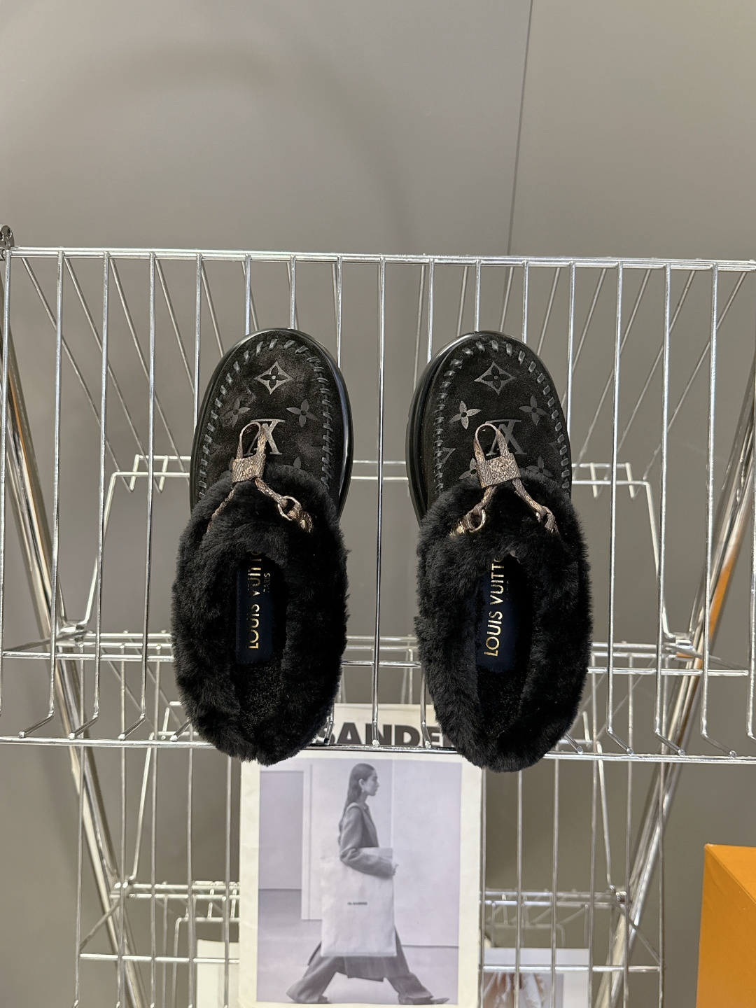 路易威登Louis Vuitton秋冬最新走秀款毛毛拖 雪地靴 超多明星时尚博主种草 lv秀场出镜率最高