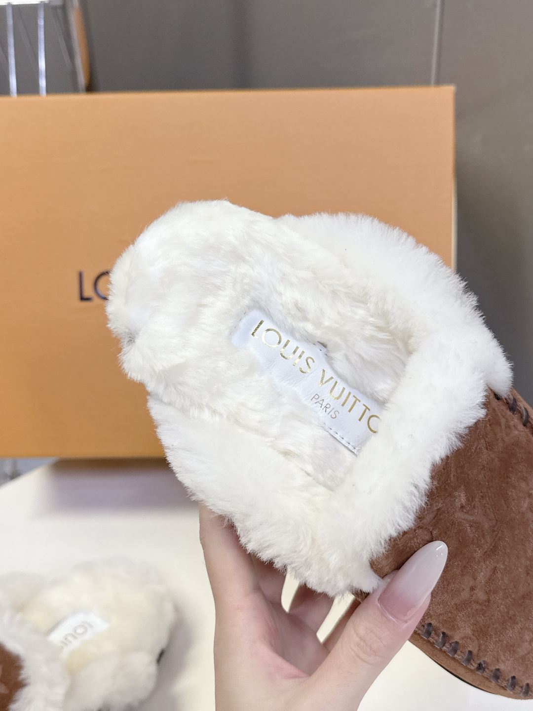 路易威登Louis Vuitton秋冬最新走秀款毛毛拖 雪地靴 超多明星时尚博主种草 lv秀场出镜率最高