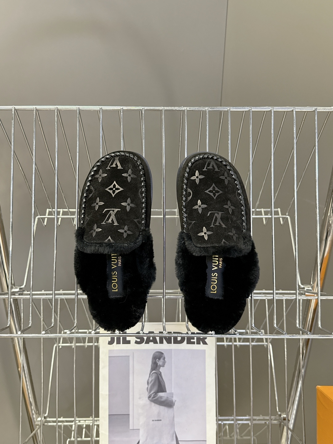 路易威登Louis Vuitton秋冬最新走秀款毛毛拖 雪地靴 超多明星时尚博主种草 lv秀场出镜率最高