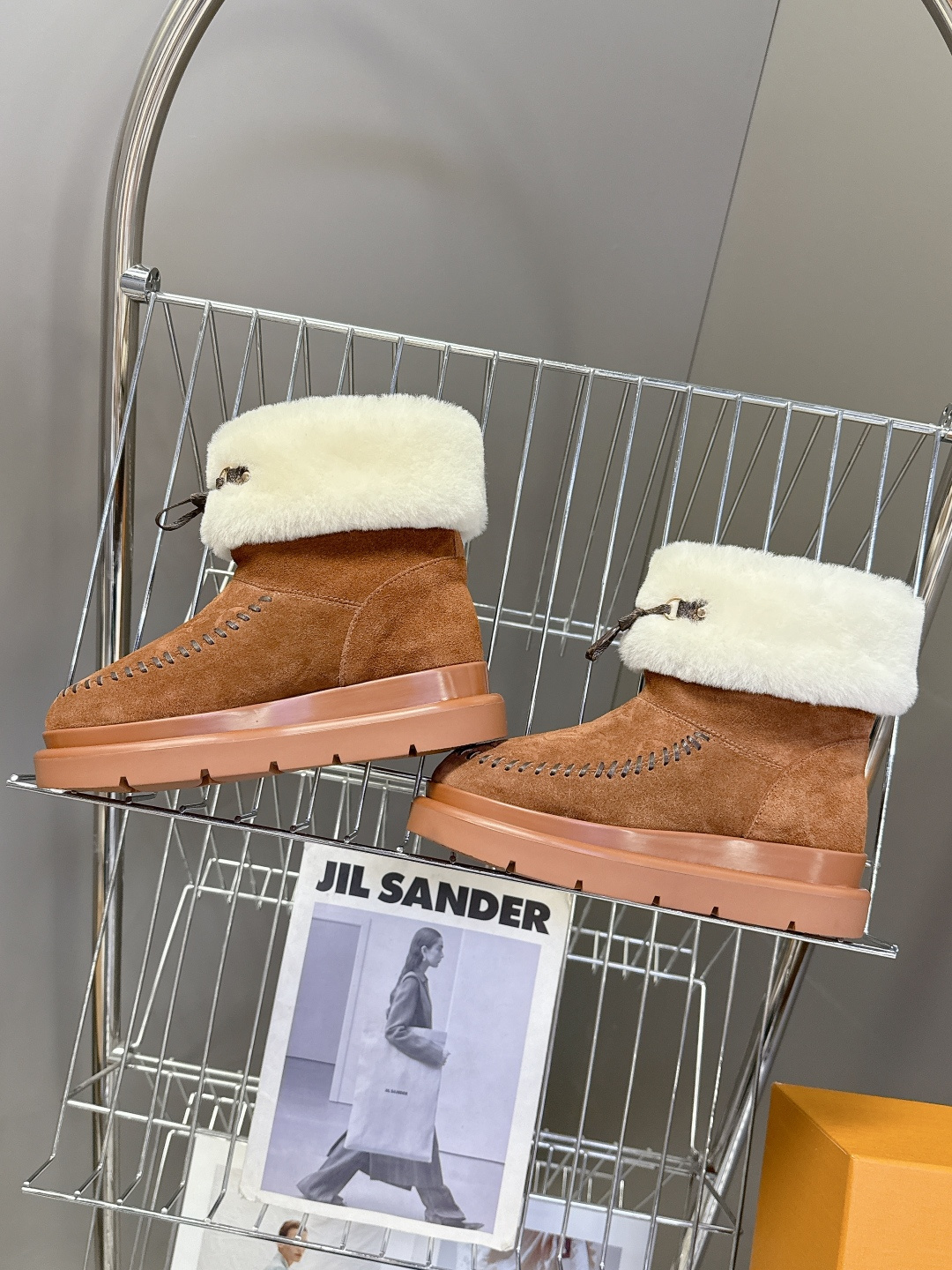 路易威登Louis Vuitton秋冬最新走秀款毛毛拖 雪地靴 超多明星时尚博主种草 lv秀场出镜率最高