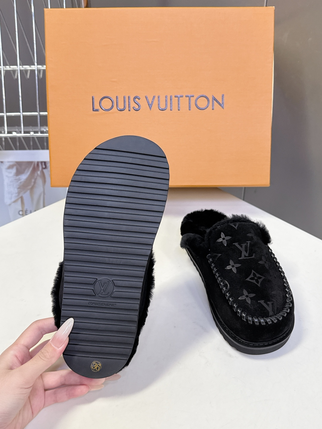 路易威登Louis Vuitton秋冬最新走秀款毛毛拖 雪地靴 超多明星时尚博主种草 lv秀场出镜率最高