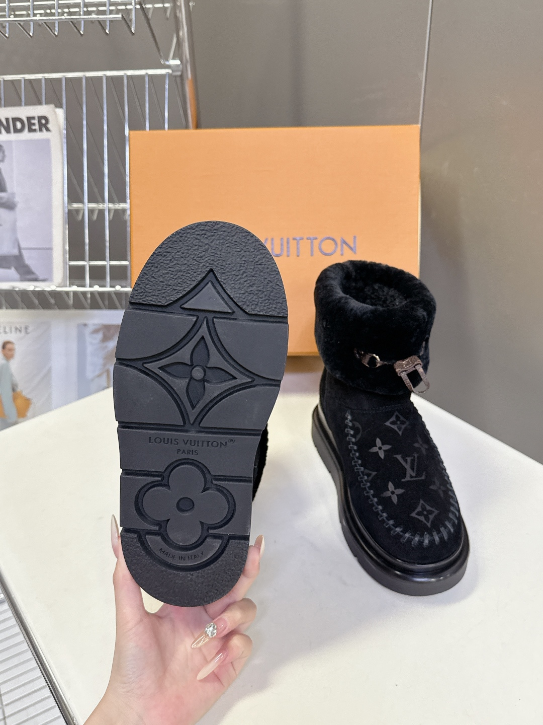 路易威登Louis Vuitton秋冬最新走秀款毛毛拖 雪地靴 超多明星时尚博主种草 lv秀场出镜率最高