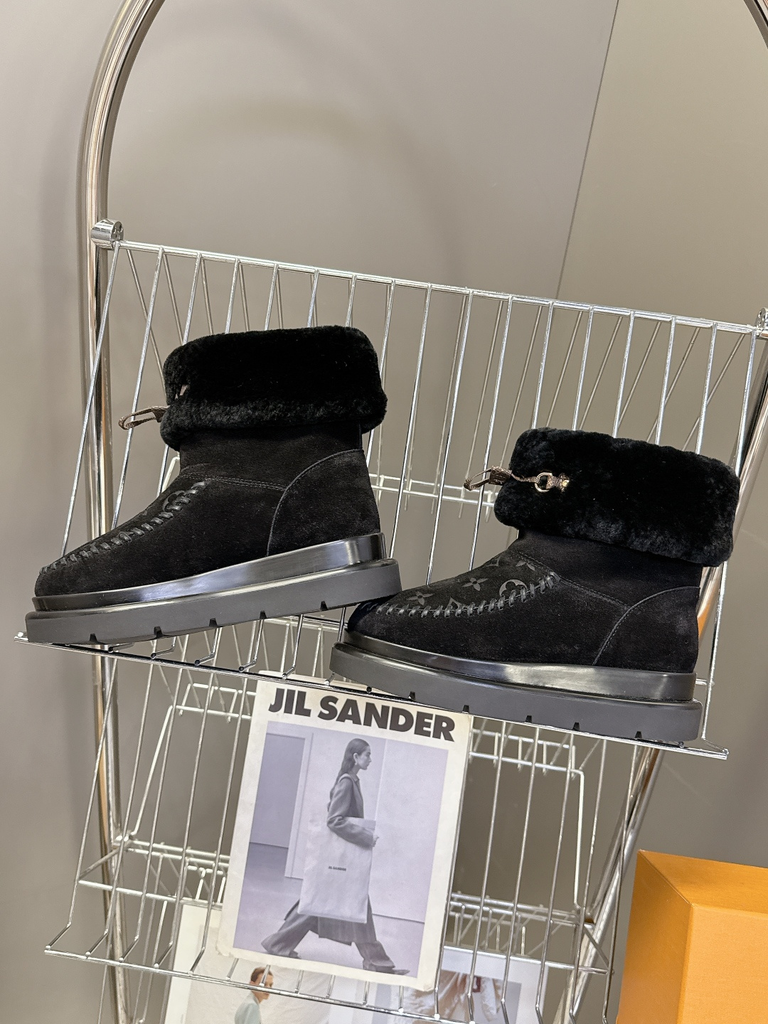 路易威登Louis Vuitton秋冬最新走秀款毛毛拖 雪地靴 超多明星时尚博主种草 lv秀场出镜率最高