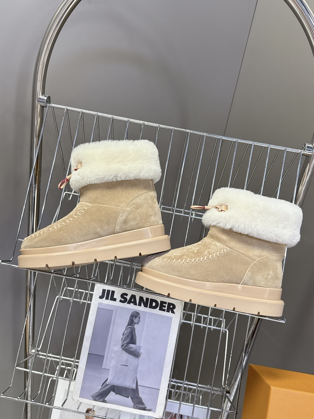 路易威登Louis Vuitton秋冬最新走秀款毛毛拖 雪地靴 超多明星时尚博主种草 lv秀场出镜率最高