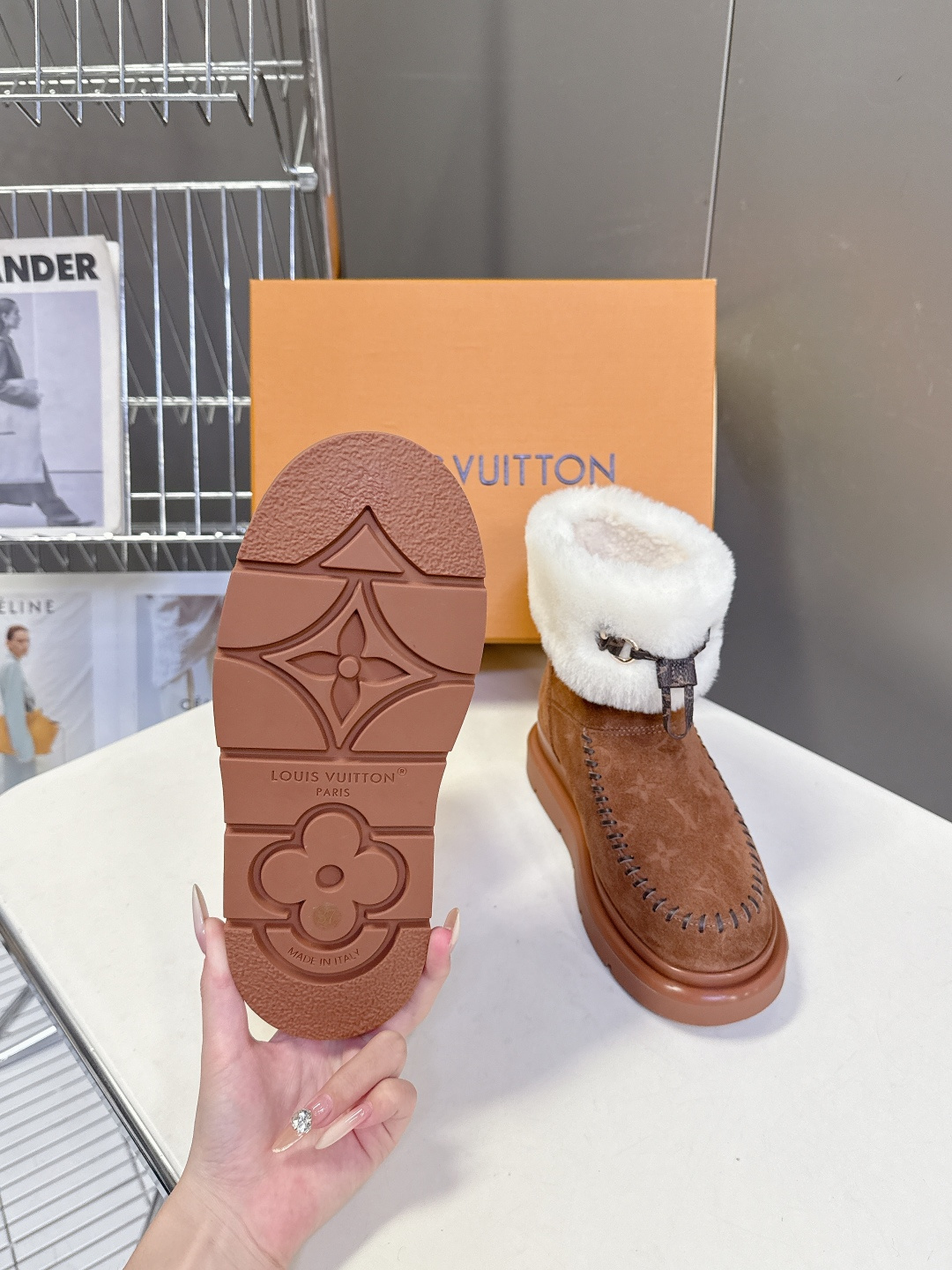 路易威登Louis Vuitton秋冬最新走秀款毛毛拖 雪地靴 超多明星时尚博主种草 lv秀场出镜率最高