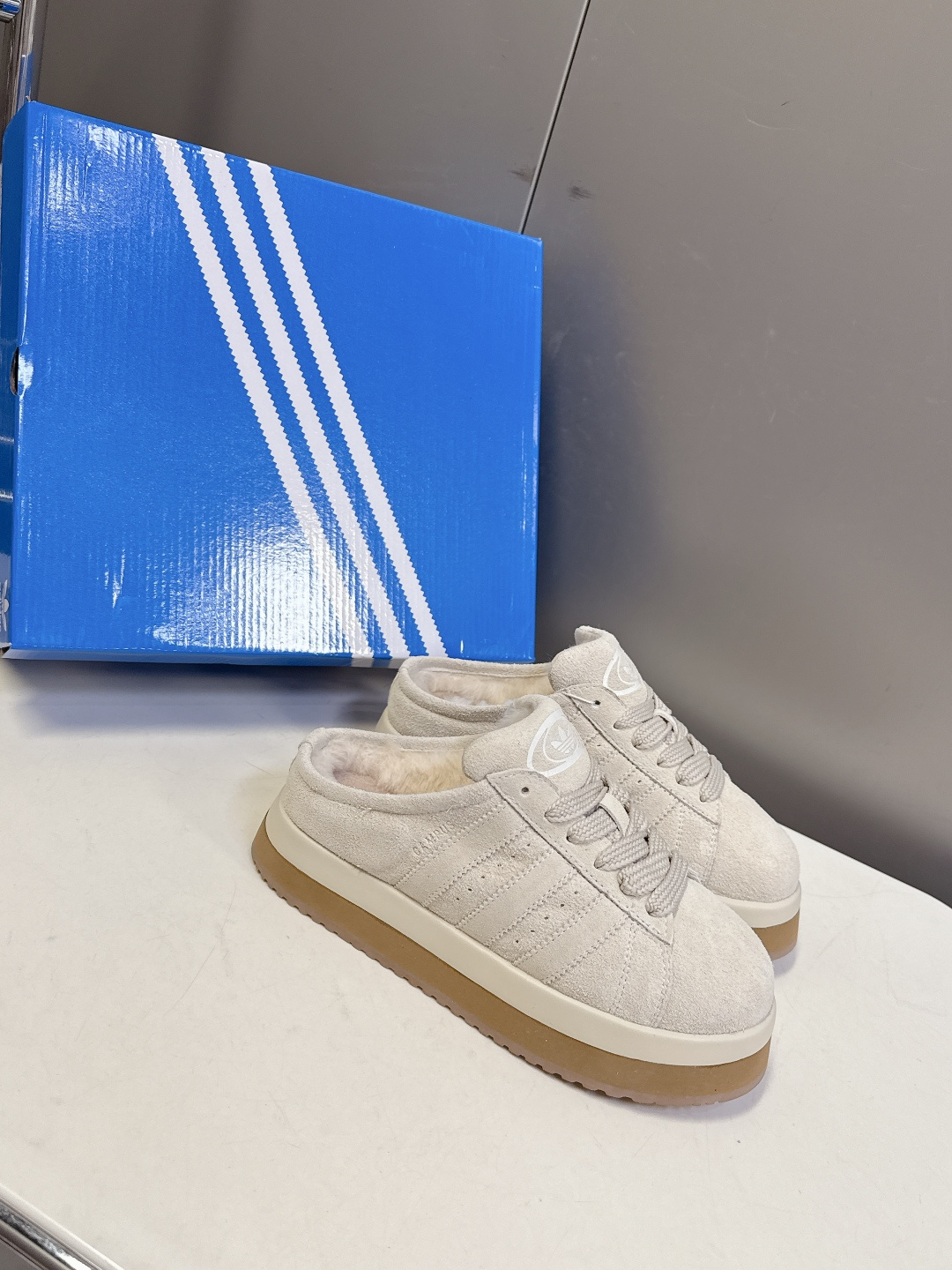 阿迪达斯adidas三叶草秋冬最款新厚底毛毛鞋 雪地靴 超多明星网红种草 正品两双购入开发 秋冬必备毛毛