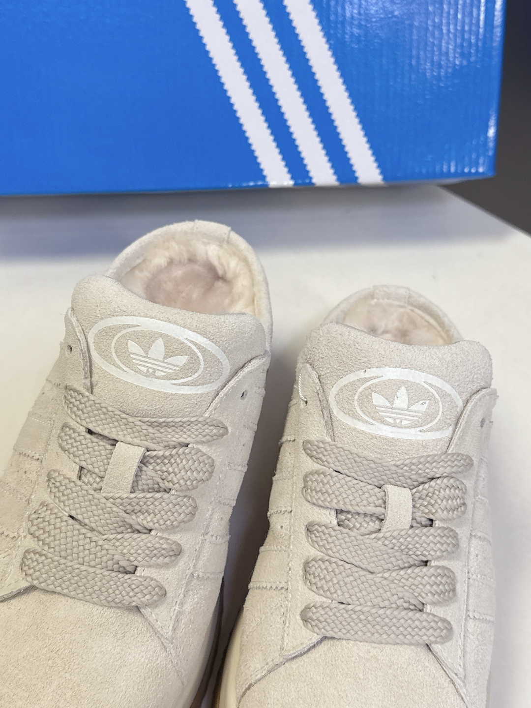 阿迪达斯adidas三叶草秋冬最款新厚底毛毛鞋 雪地靴 超多明星网红种草 正品两双购入开发 秋冬必备毛毛