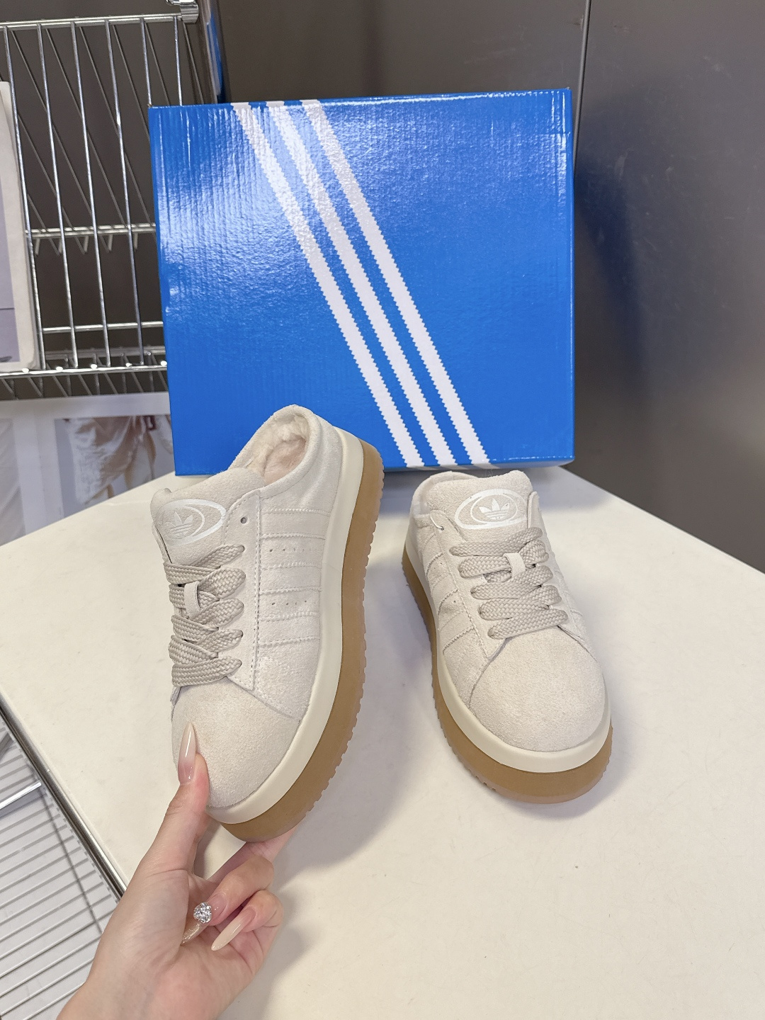 阿迪达斯adidas三叶草秋冬最款新厚底毛毛鞋 雪地靴 超多明星网红种草 正品两双购入开发 秋冬必备毛毛