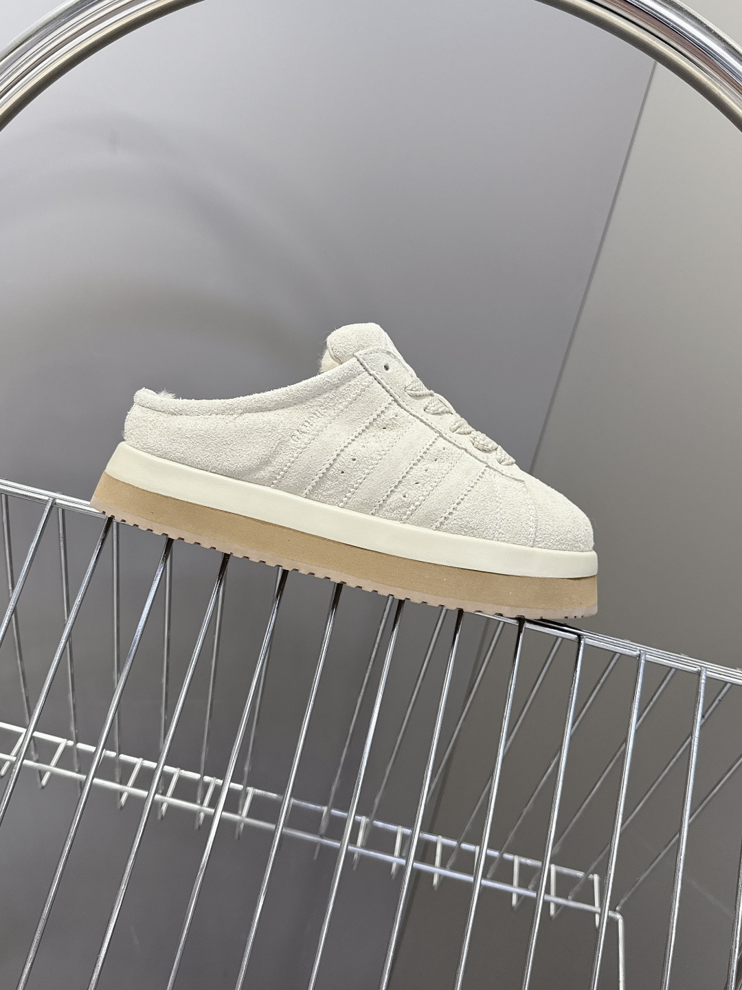 阿迪达斯adidas三叶草秋冬最款新厚底毛毛鞋 雪地靴 超多明星网红种草 正品两双购入开发 秋冬必备毛毛