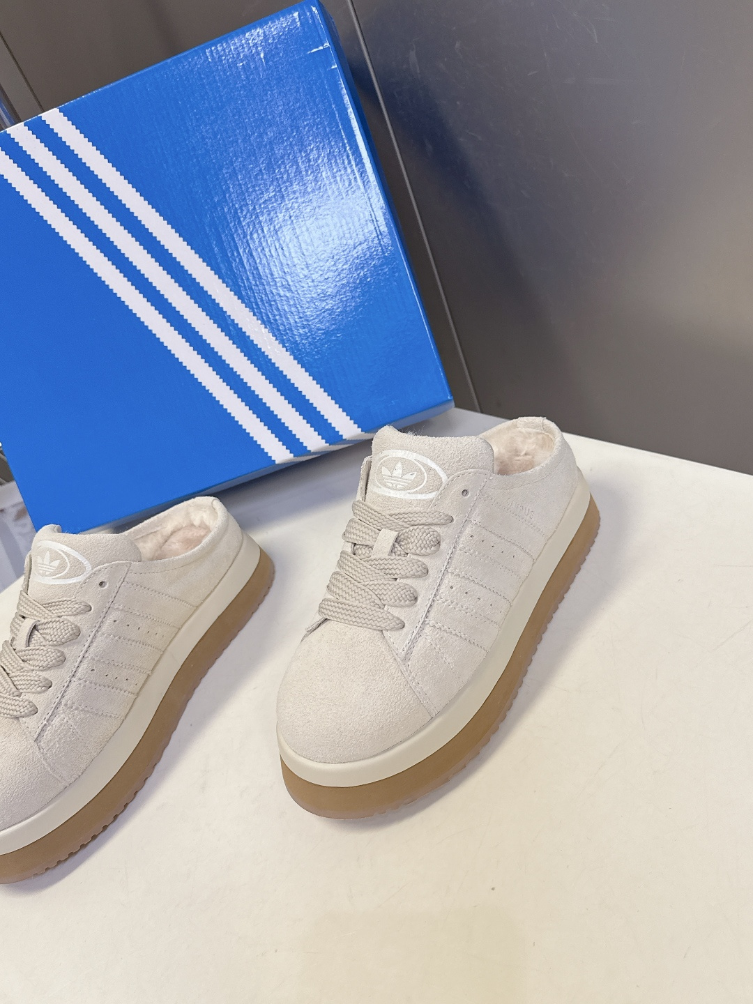 阿迪达斯adidas三叶草秋冬最款新厚底毛毛鞋 雪地靴 超多明星网红种草 正品两双购入开发 秋冬必备毛毛