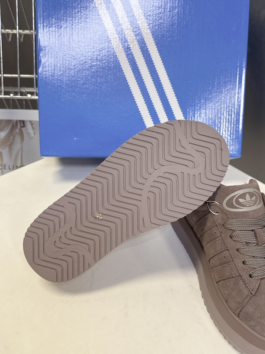 阿迪达斯adidas三叶草秋冬最款新厚底毛毛鞋 雪地靴 超多明星网红种草 正品两双购入开发 秋冬必备毛毛