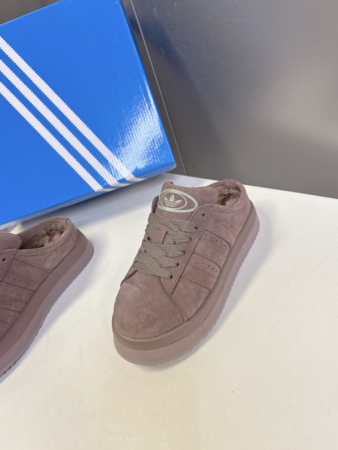 阿迪达斯adidas三叶草秋冬最款新厚底毛毛鞋 雪地靴 超多明星网红种草 正品两双购入开发 秋冬必备毛毛