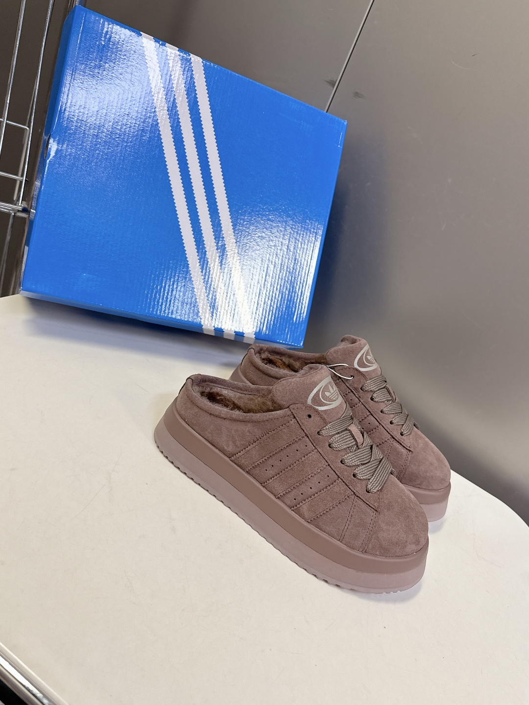 阿迪达斯adidas三叶草秋冬最款新厚底毛毛鞋 雪地靴 超多明星网红种草 正品两双购入开发 秋冬必备毛毛