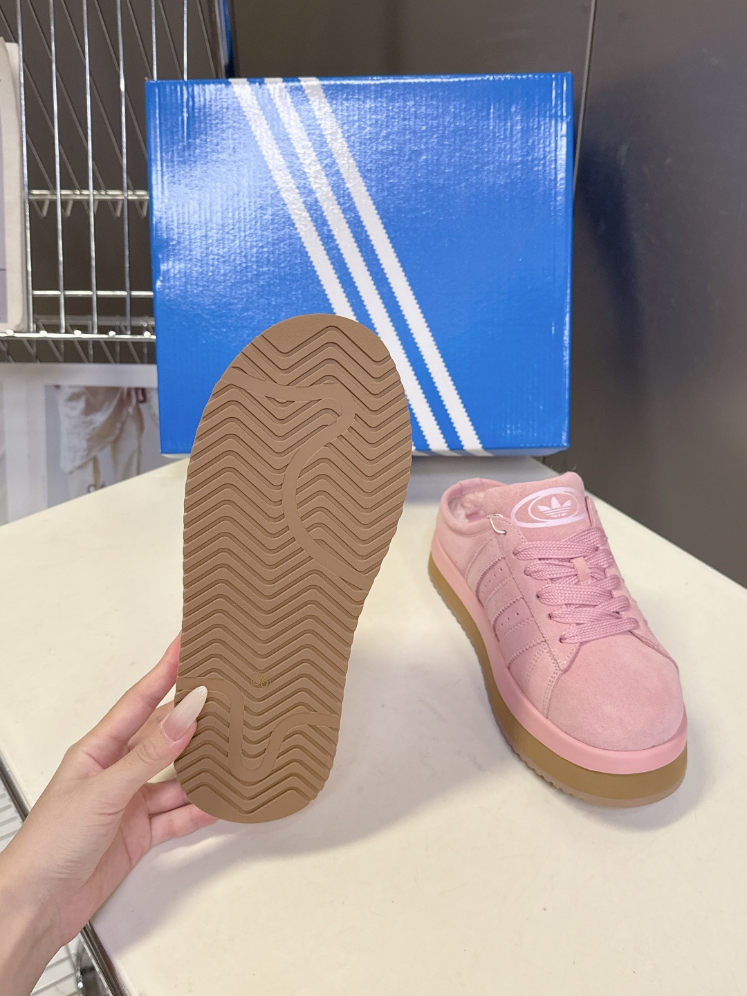 阿迪达斯adidas三叶草秋冬最款新厚底毛毛鞋 雪地靴 超多明星网红种草 正品两双购入开发 秋冬必备毛毛