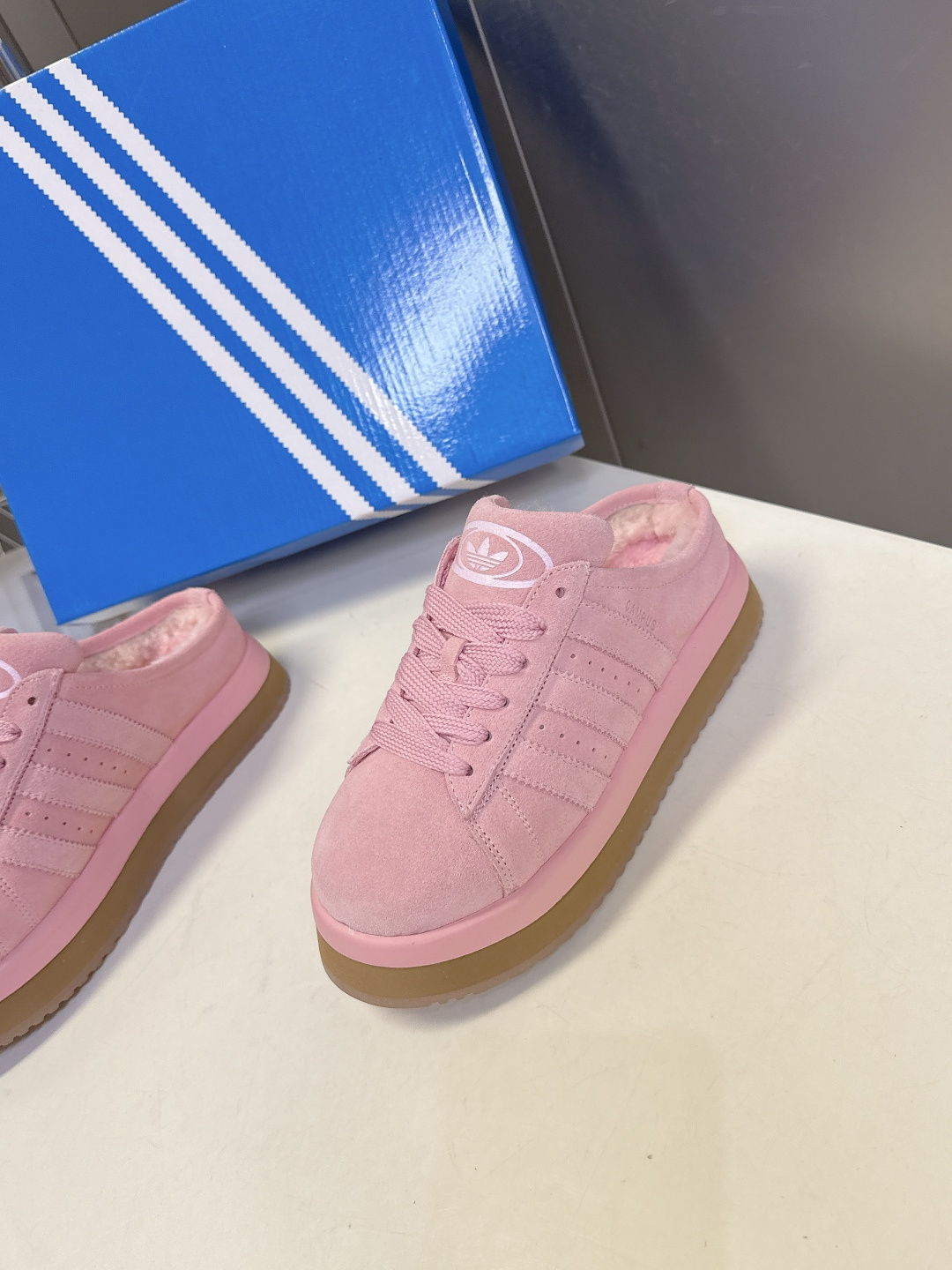 阿迪达斯adidas三叶草秋冬最款新厚底毛毛鞋 雪地靴 超多明星网红种草 正品两双购入开发 秋冬必备毛毛