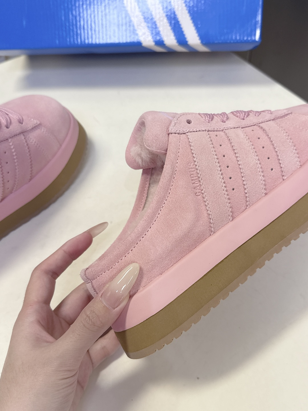 阿迪达斯adidas三叶草秋冬最款新厚底毛毛鞋 雪地靴 超多明星网红种草 正品两双购入开发 秋冬必备毛毛