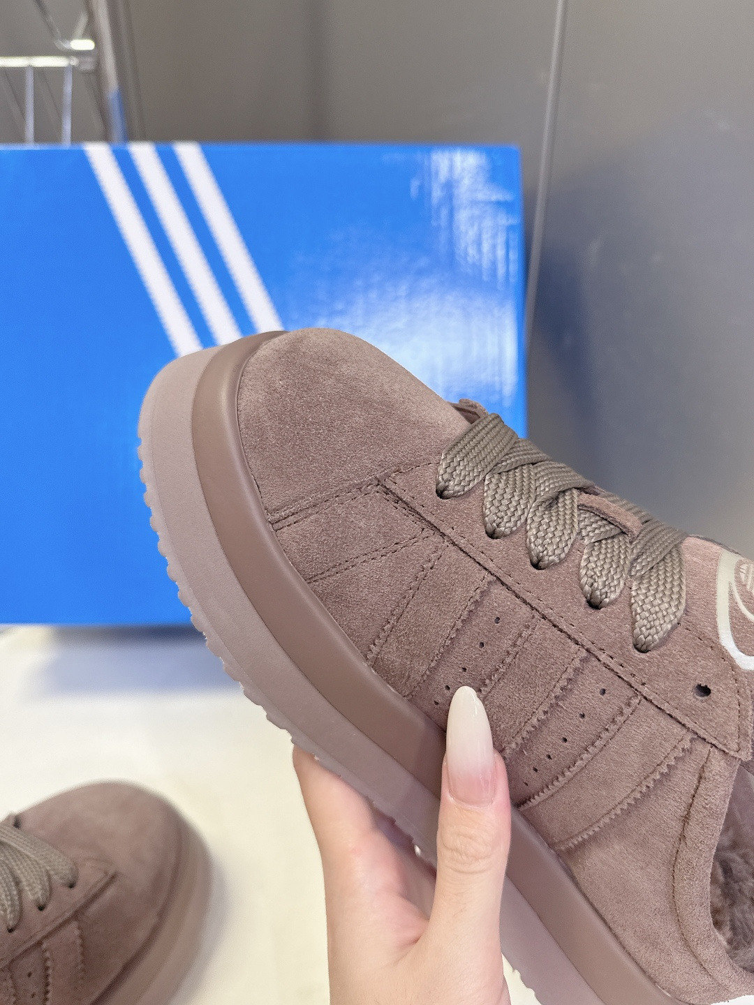 阿迪达斯adidas三叶草秋冬最款新厚底毛毛鞋 雪地靴 超多明星网红种草 正品两双购入开发 秋冬必备毛毛