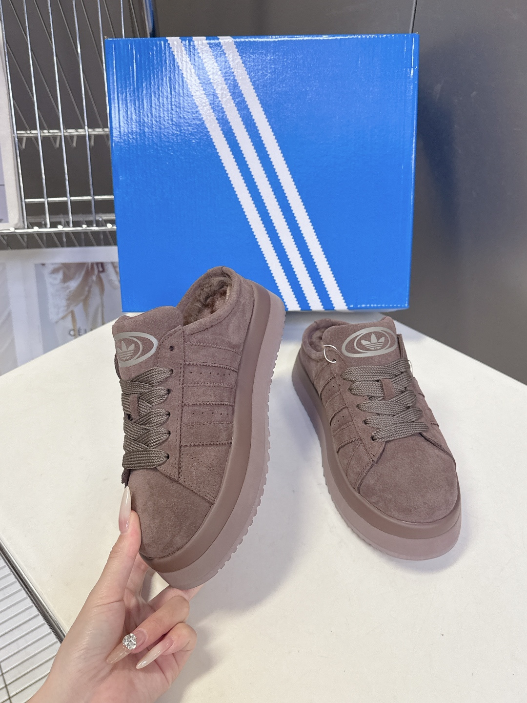 阿迪达斯adidas三叶草秋冬最款新厚底毛毛鞋 雪地靴 超多明星网红种草 正品两双购入开发 秋冬必备毛毛