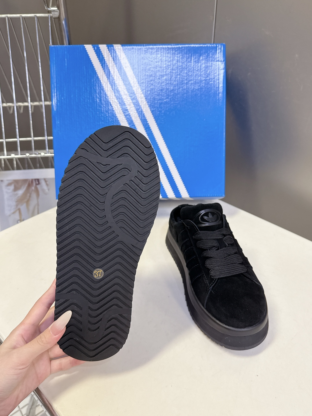 阿迪达斯adidas三叶草秋冬最款新厚底毛毛鞋 雪地靴 超多明星网红种草 正品两双购入开发 秋冬必备毛毛