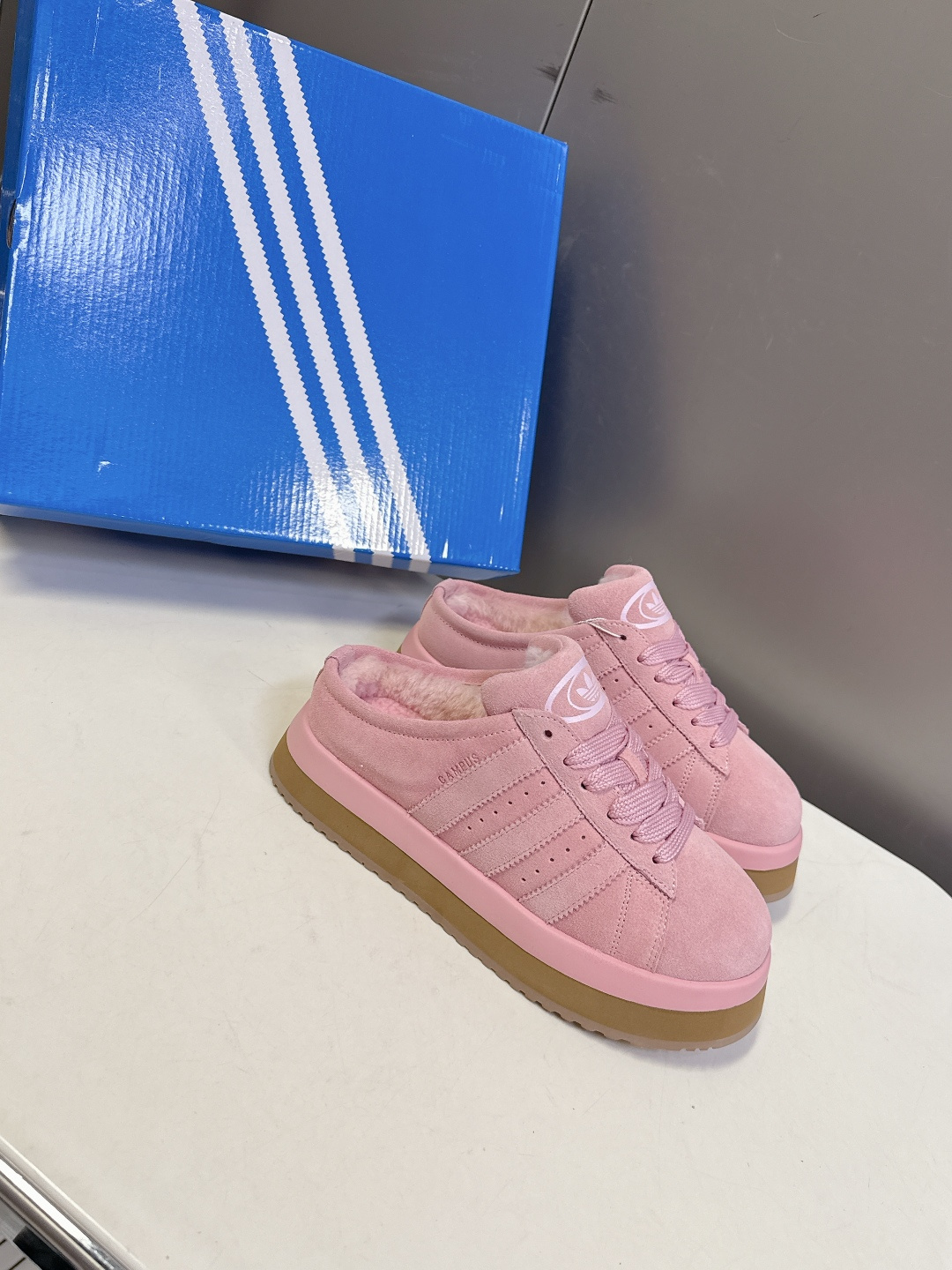 阿迪达斯adidas三叶草秋冬最款新厚底毛毛鞋 雪地靴 超多明星网红种草 正品两双购入开发 秋冬必备毛毛