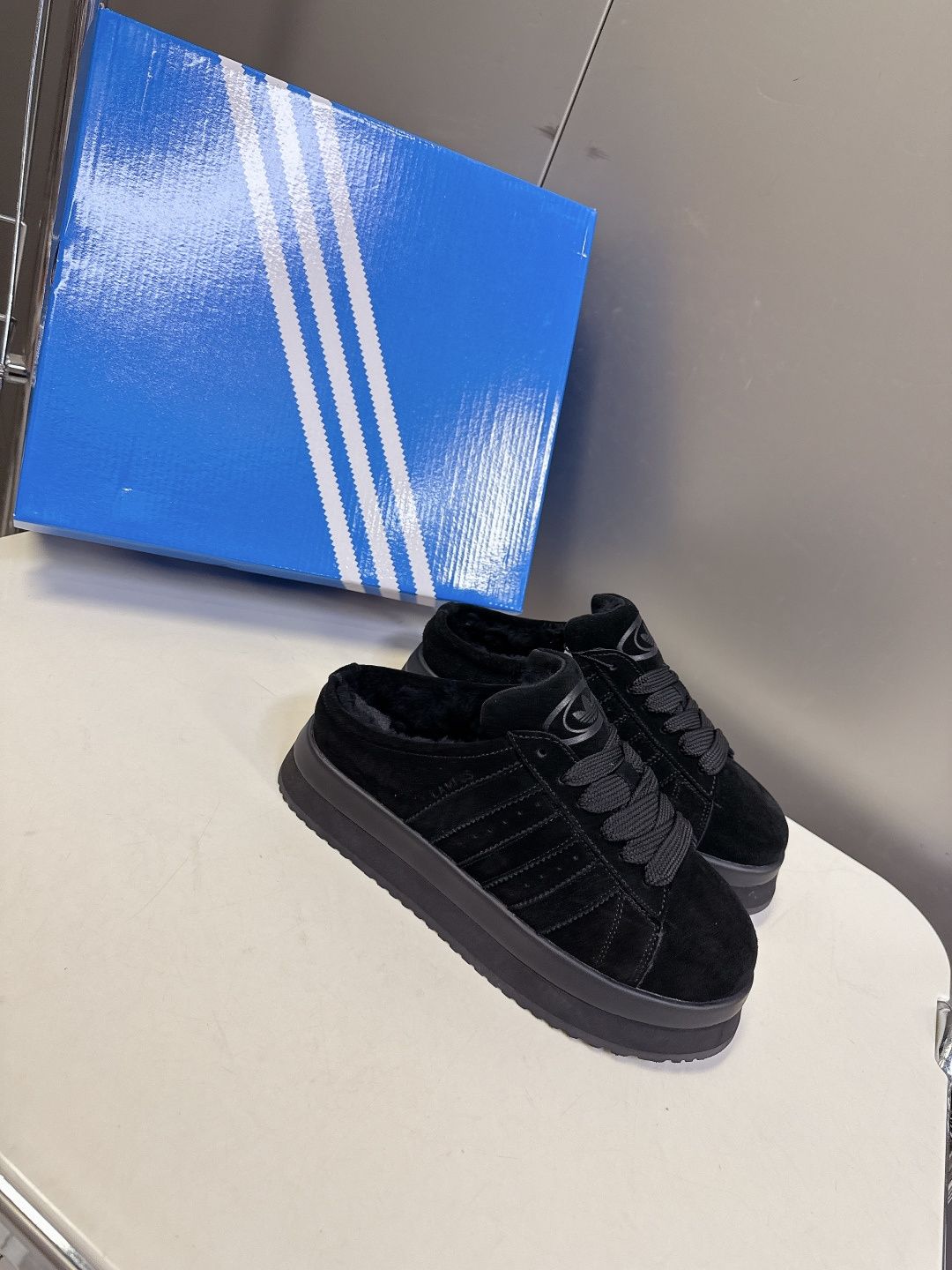 阿迪达斯adidas三叶草秋冬最款新厚底毛毛鞋 雪地靴 超多明星网红种草 正品两双购入开发 秋冬必备毛毛