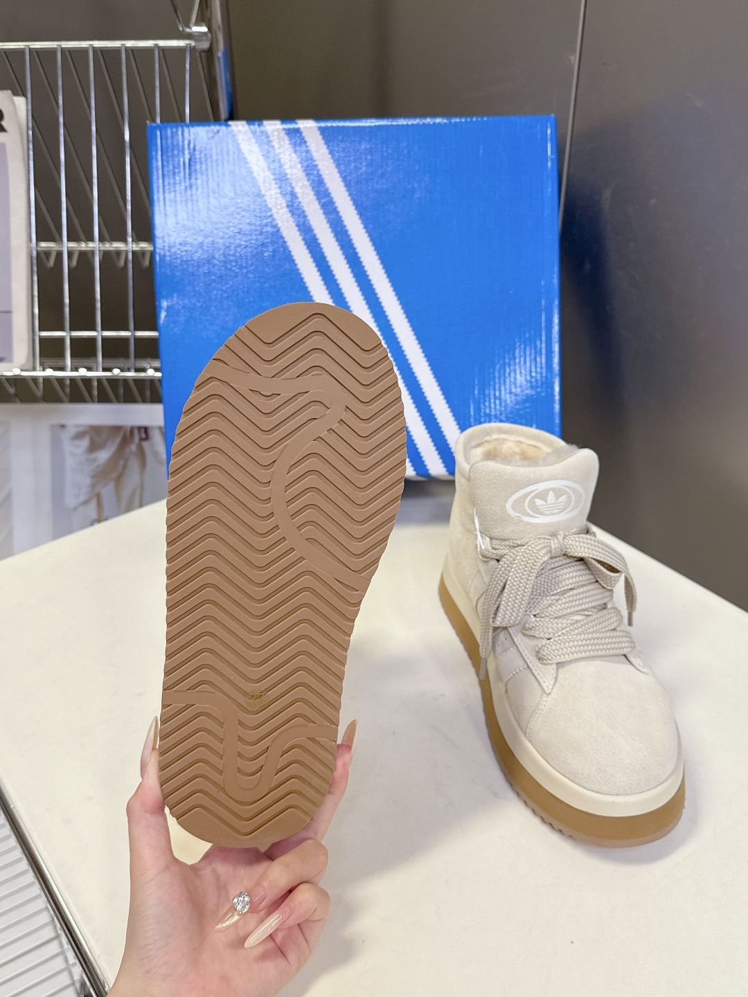 阿迪达斯adidas三叶草秋冬最款新厚底毛毛鞋 雪地靴 超多明星网红种草 正品两双购入开发 秋冬必备毛毛