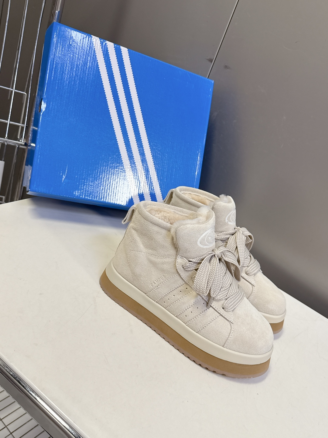 阿迪达斯adidas三叶草秋冬最款新厚底毛毛鞋 雪地靴 超多明星网红种草 正品两双购入开发 秋冬必备毛毛