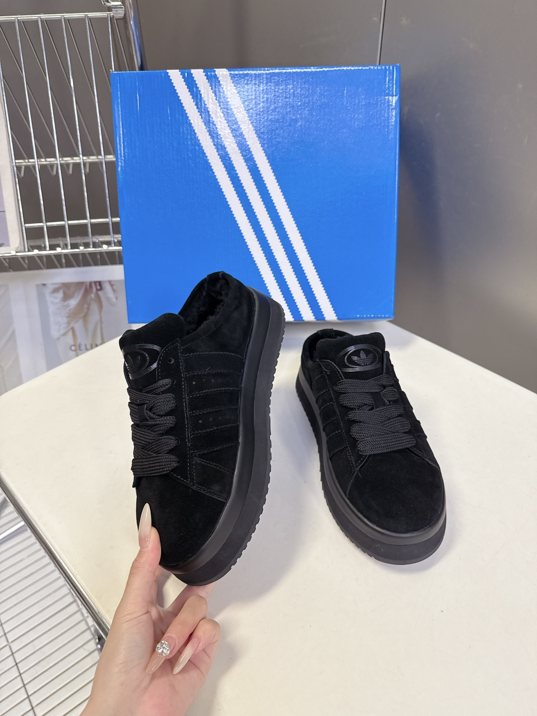 阿迪达斯adidas三叶草秋冬最款新厚底毛毛鞋 雪地靴 超多明星网红种草 正品两双购入开发 秋冬必备毛毛