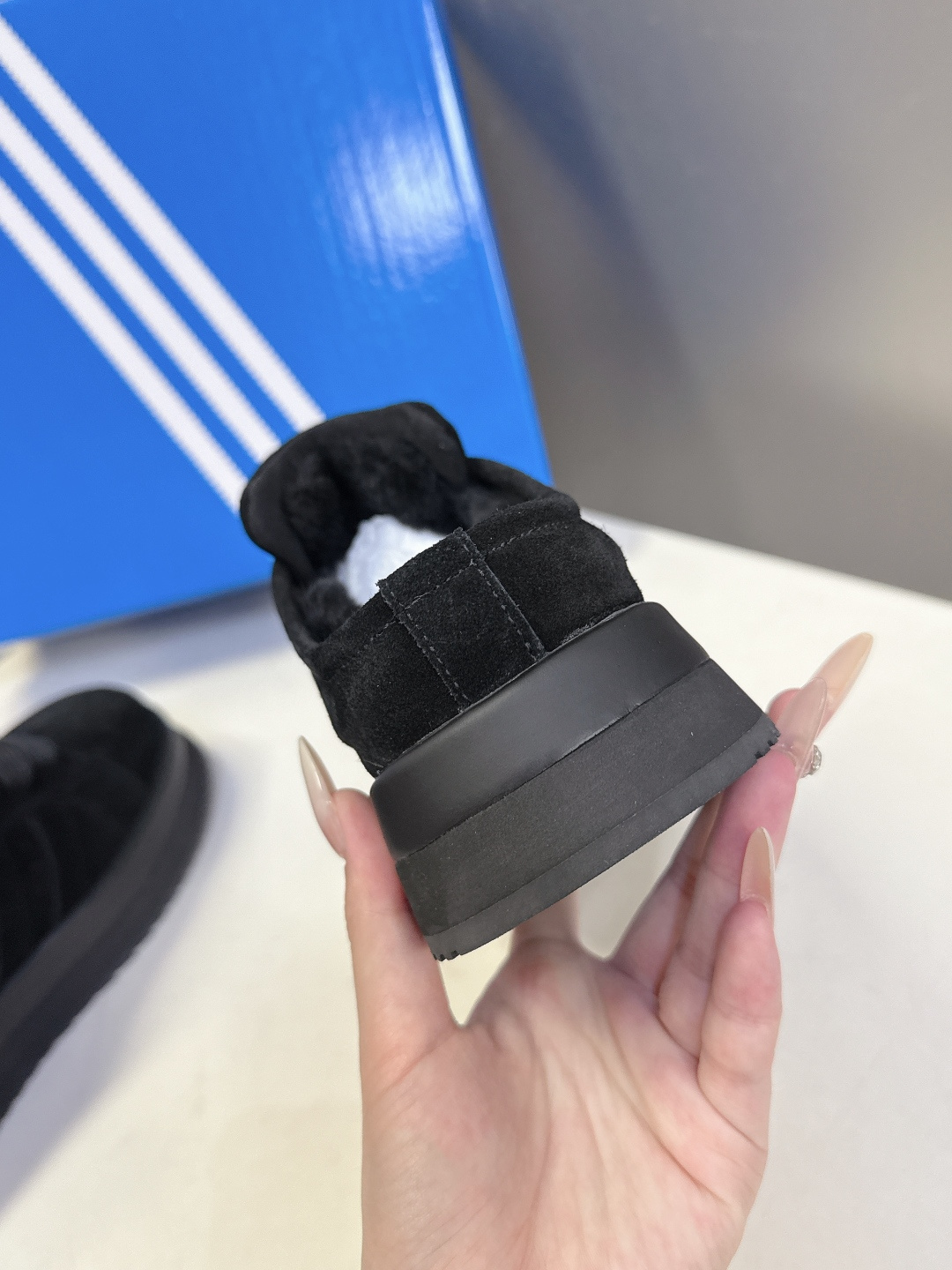 阿迪达斯adidas三叶草秋冬最款新厚底毛毛鞋 雪地靴 超多明星网红种草 正品两双购入开发 秋冬必备毛毛