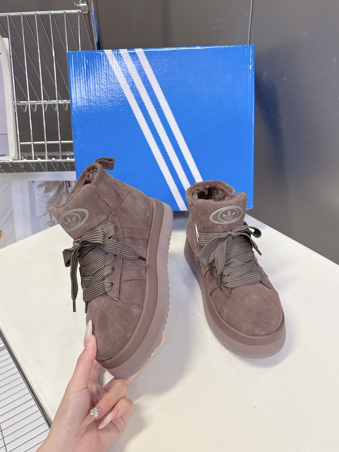 阿迪达斯adidas三叶草秋冬最款新厚底毛毛鞋 雪地靴 超多明星网红种草 正品两双购入开发 秋冬必备毛毛