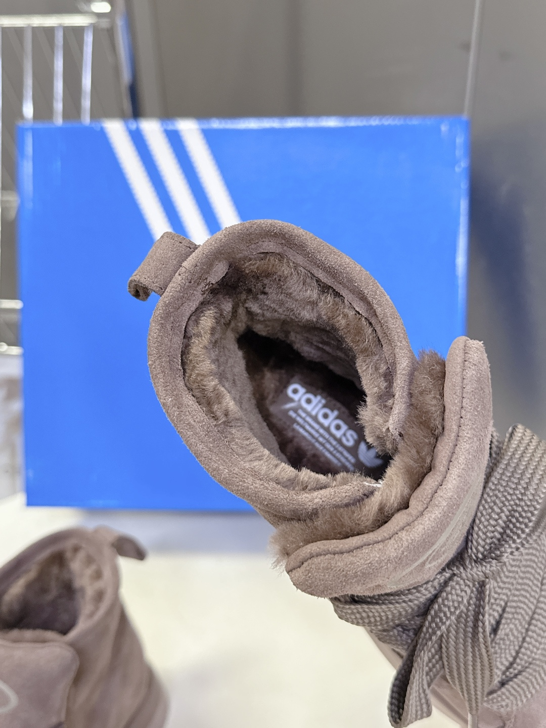 阿迪达斯adidas三叶草秋冬最款新厚底毛毛鞋 雪地靴 超多明星网红种草 正品两双购入开发 秋冬必备毛毛