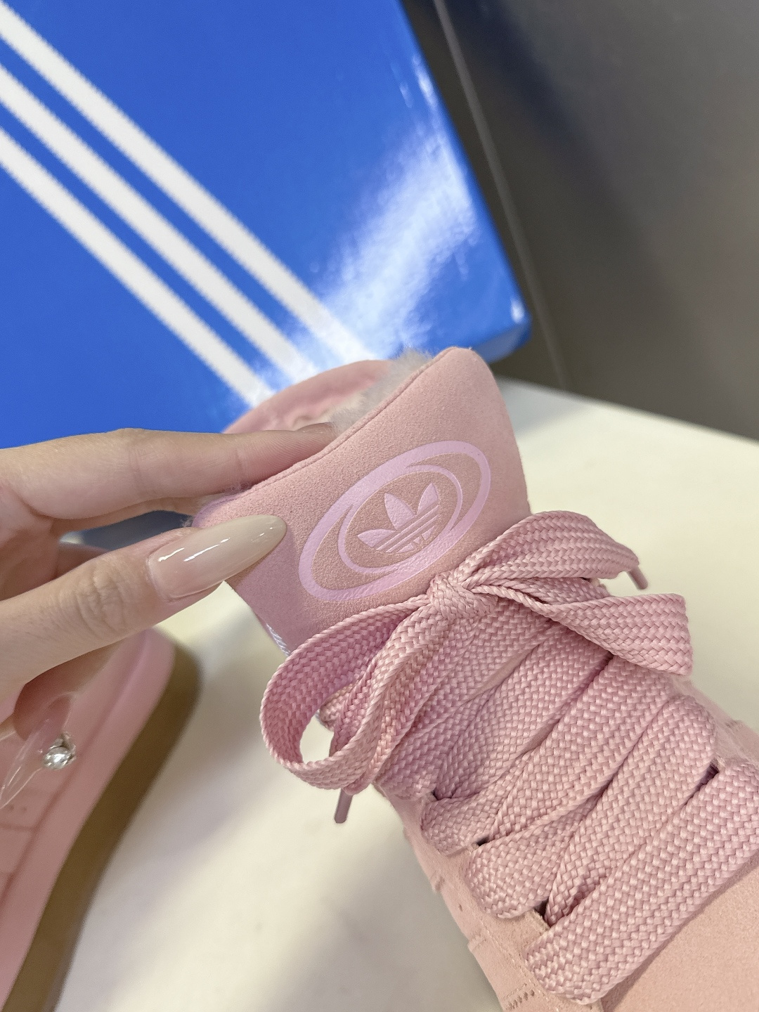 阿迪达斯adidas三叶草秋冬最款新厚底毛毛鞋 雪地靴 超多明星网红种草 正品两双购入开发 秋冬必备毛毛