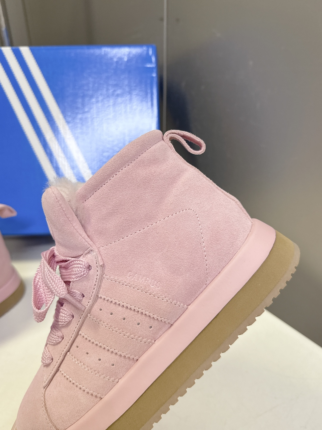 阿迪达斯adidas三叶草秋冬最款新厚底毛毛鞋 雪地靴 超多明星网红种草 正品两双购入开发 秋冬必备毛毛