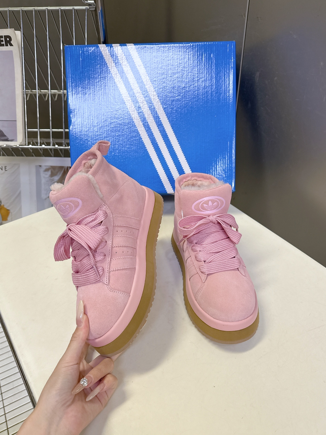 阿迪达斯adidas三叶草秋冬最款新厚底毛毛鞋 雪地靴 超多明星网红种草 正品两双购入开发 秋冬必备毛毛