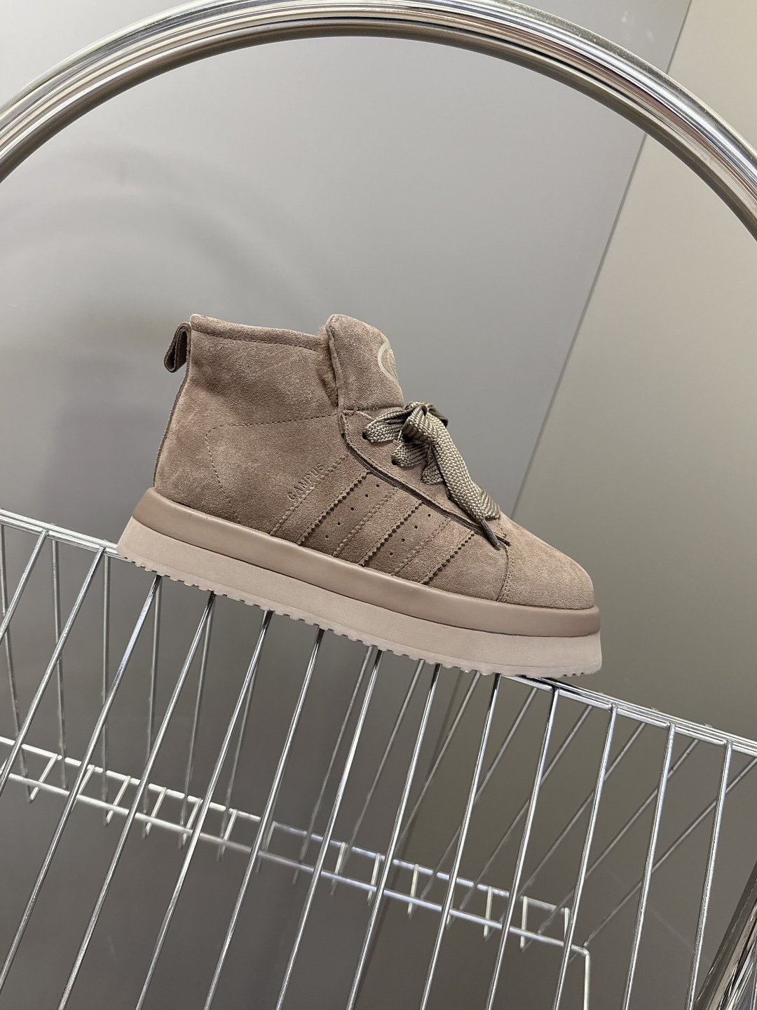 阿迪达斯adidas三叶草秋冬最款新厚底毛毛鞋 雪地靴 超多明星网红种草 正品两双购入开发 秋冬必备毛毛