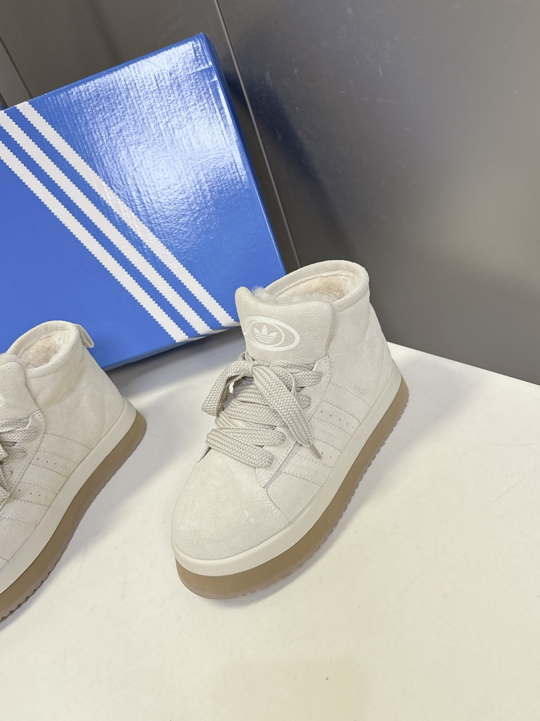 阿迪达斯adidas三叶草秋冬最款新厚底毛毛鞋 雪地靴 超多明星网红种草 正品两双购入开发 秋冬必备毛毛