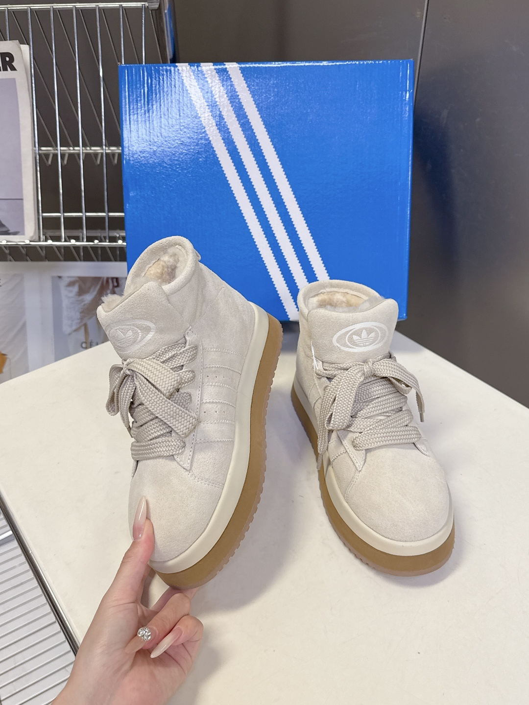 阿迪达斯adidas三叶草秋冬最款新厚底毛毛鞋 雪地靴 超多明星网红种草 正品两双购入开发 秋冬必备毛毛